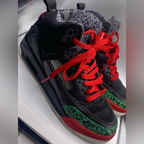 Size 5Y Jordan Spizike - Picture 2 of 3